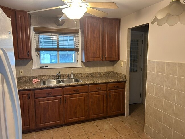 Photo - 3 Bedroom Single Family Home For Rent Southeast Erie Great Location!  No Students!