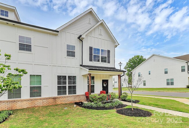 Photo - 720 Herlong Ave