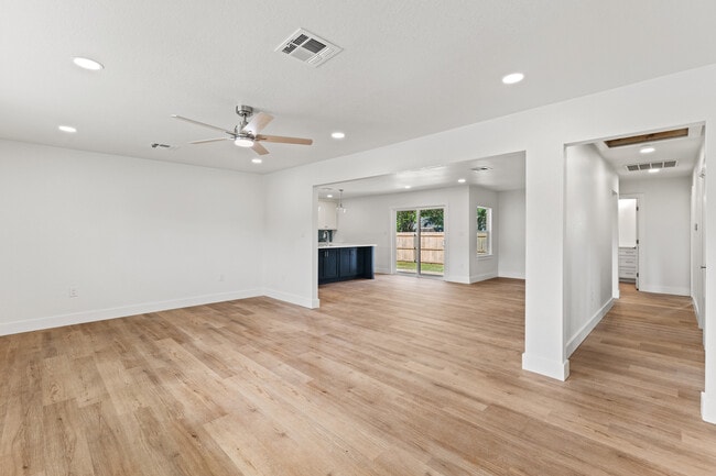 Photo - 2701 MacArthur Dr