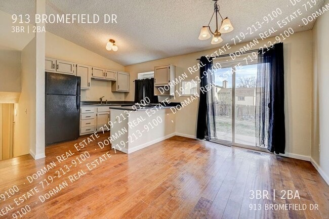 Photo - 913 Bromefield Dr