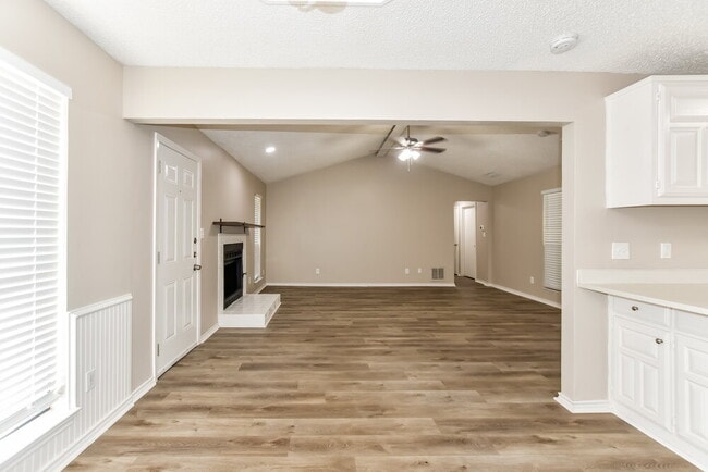 Photo - 308 Southlake Dr