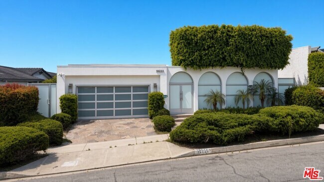 18222 Coastline Dr
