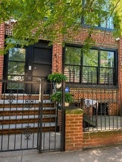 Building Photo - 560 Riverdale Ave Unit 2R