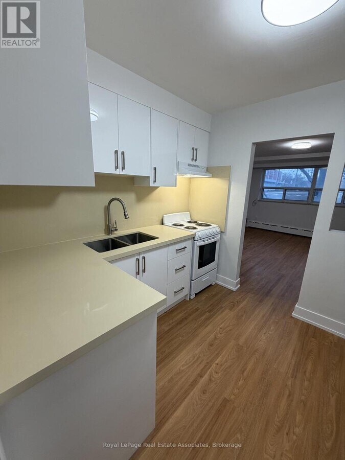 Photo - 3877 Bathurst St Unit 1