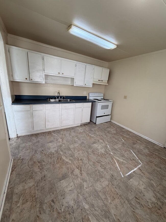 Photo - 1437 Oakcrest Dr