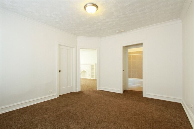 Photo - 7956 S Burnham Ave Chicago, IL 60617