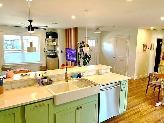 Photo - 207 W 55th St