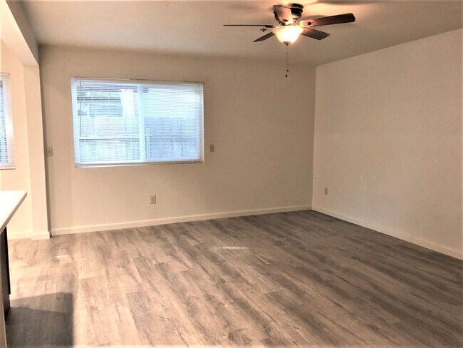 Photo - Graduate Gardens