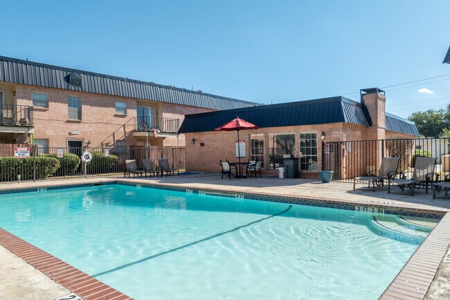 Swimming Pool - Bel Air Estates