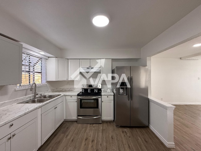 Photo - 13535 Coleridge St