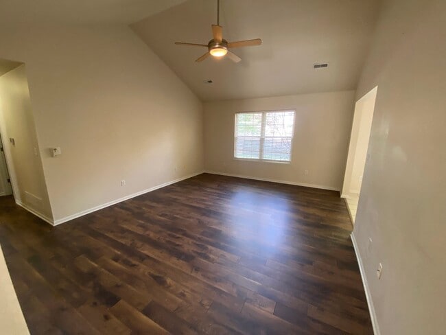 Photo - 3BR/2BA $1,800/MO - AVAILABLE 11/1/25