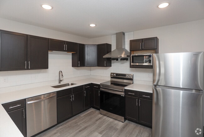 2BR, 2BA - 1293 SF