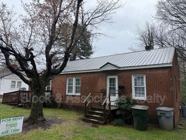 Building Photo - 316 N Elm St