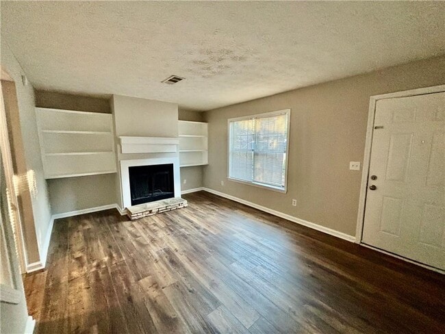 Photo - 97 Caboose Ct NW