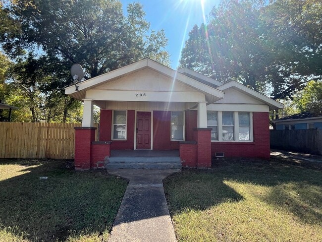Building Photo - 205 W K St Rental