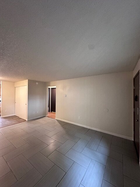 Charming 2-Bed Oasis with Modern Comforts on Powell Blvd.