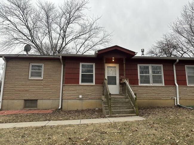 Front - 704 SE Green St Townhome