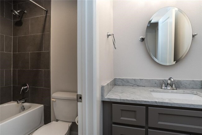 Building Photo - 6516 W Pleasant Way