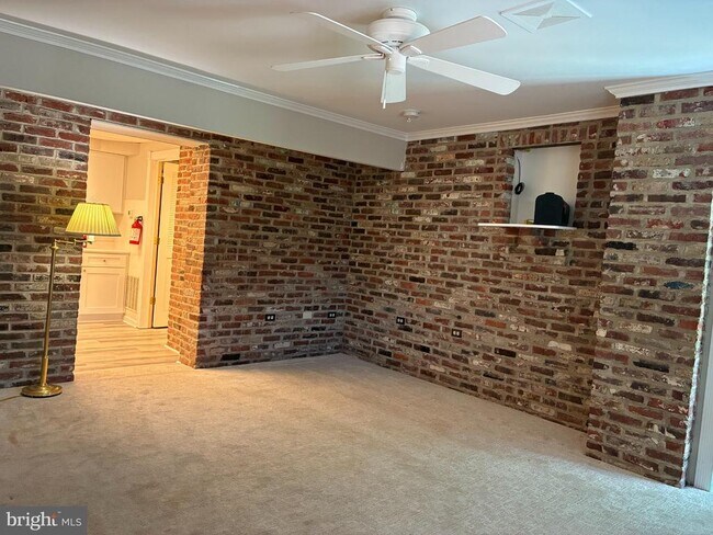 729 N Lenola Rd