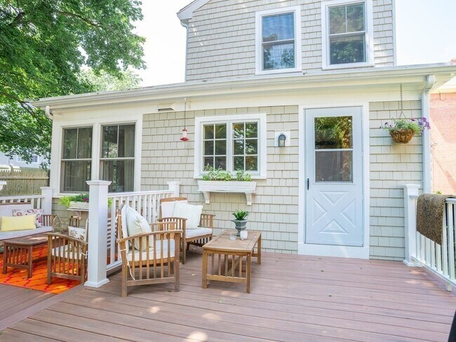 Photo - 66R Sandwich St