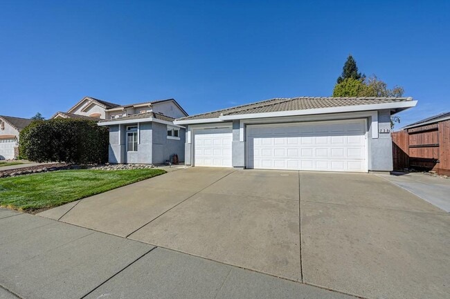 238 St Tropez Ln