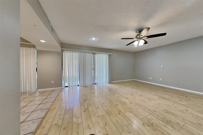 Photo - 542 Enchanted Hollow Dr