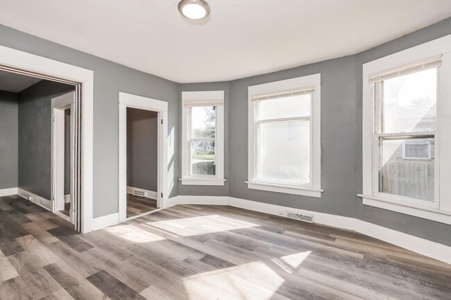 Photo - 2109 Claussen St