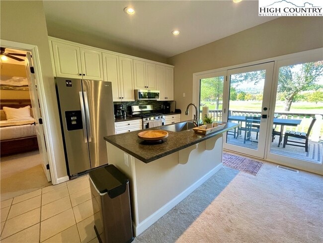 419 E Landing Dr