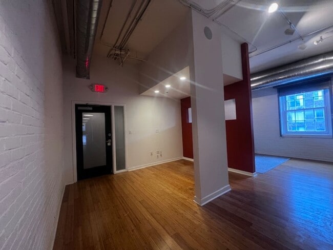Photo - ? Spacious and Bright Loft In Old City Unit 402