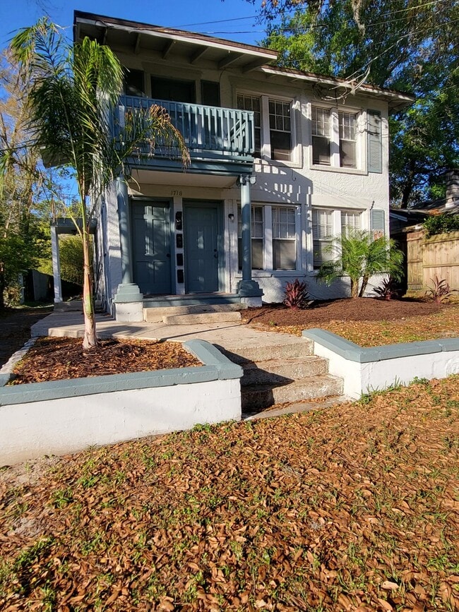 Building Photo - 1718 Pine Grove Ave Unit 3