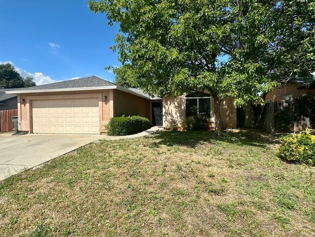 Building Photo - Well maintained home in desirable neighborhood!