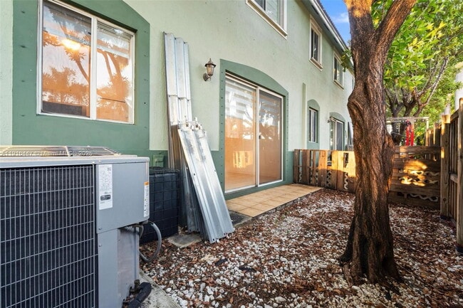 Photo - Southeast 26th Court, Homestead, FL 33035 - 4 BR 3 BA villa