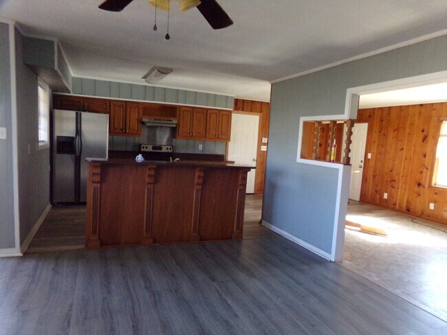 Photo - 221 Maple St