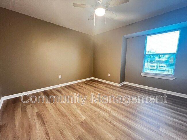 2150 N Sherwood Forest Dr Unidad 27C