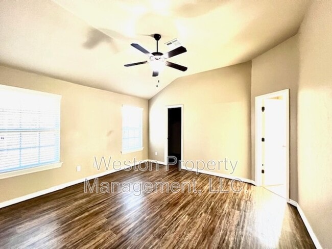 Photo - 11600 SW 10th St