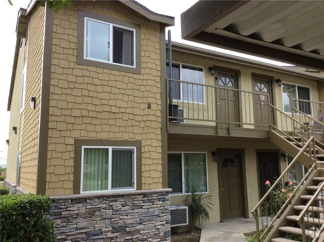 Building Photo - 1200 S San Antonio Ave Unit 7 Rental