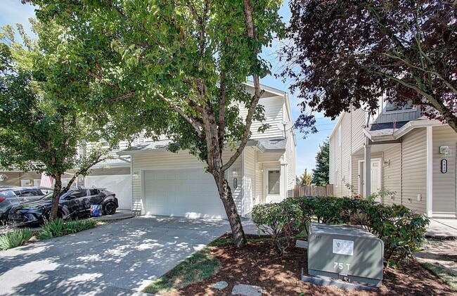 Photo - Beautiful Townhome- 3 Bedrooms