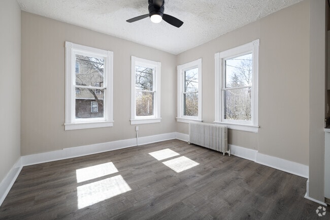 3BR, 1BA - 1,050SF - Dining Area