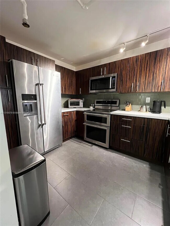 Photo - 555 NE 15th St Unit 14I