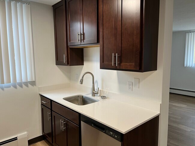 Photo - 3701 Lake St