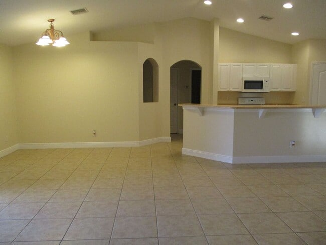 Photo - 1900 Kismet Pkwy W