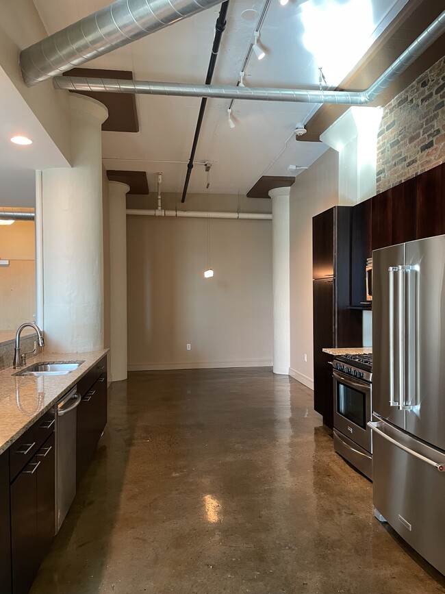Kitchen (view of dining room) - 95 Perry St Unit 202