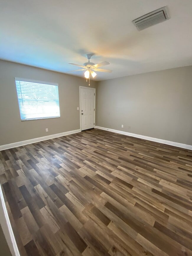 Photo - 107 Karde Ln