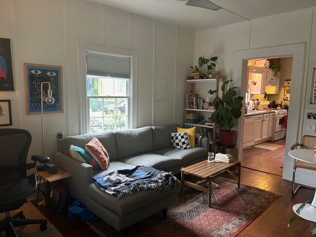 Photo - 627 Tennelle St SE