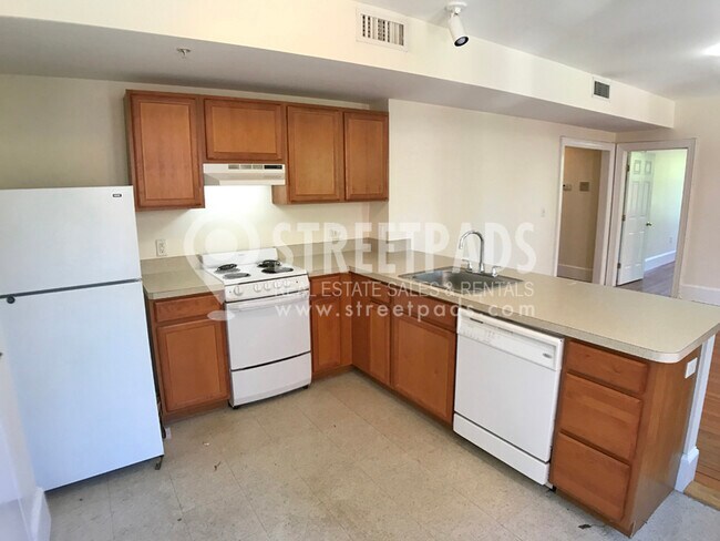 Photo - 881 Massachusetts Ave