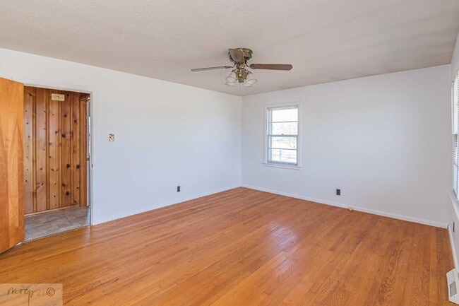 Photo - PRINCETON Brick Ranch w/ 3 BR | 1.5 BA  *Lawn Care Included*