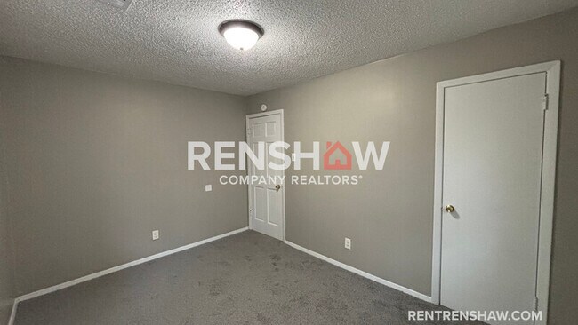 Photo - 3149 University St