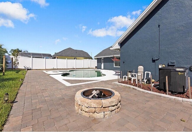 Photo - 5517 Loma Vista Dr E