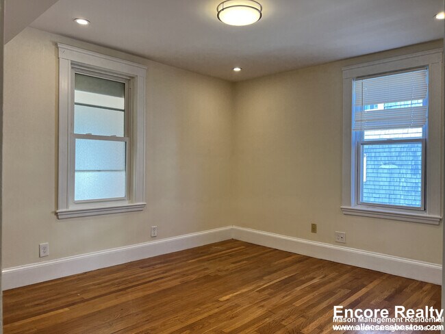 28 Clay St Unit 2