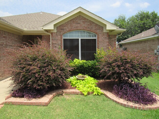 Photo - 10532 Braewood Dr